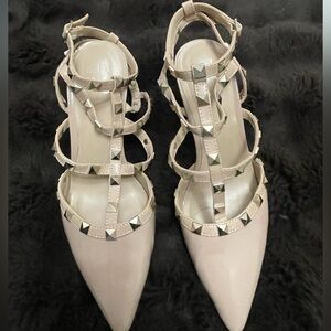 Mix No. 6 Liraven Rockstud Cream heels Size 9
